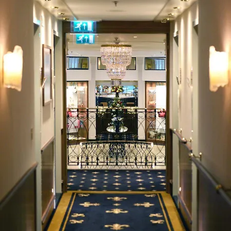 Regis Hotelschiff 4 מלון בזל