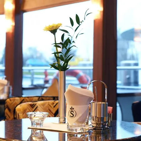 מלון Regis Hotelschiff 4 בזל