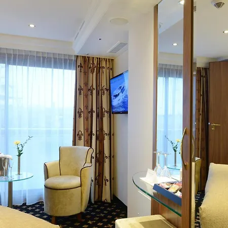 Regis Hotelschiff 4 בזל